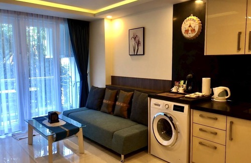 Pattaya Bay Condo | Luxury Business Suite Garden View C2 in Grand Avenue by Pattaya City Estates.