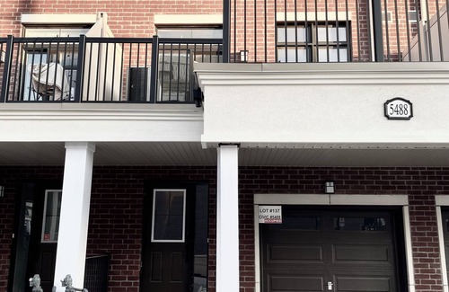 Stouffville House | Luxury 3BR home in Stouffville Markham (w/work event space)