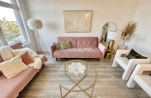 Stouffville House | Luxury 3BR home in Stouffville Markham (w/work event space)