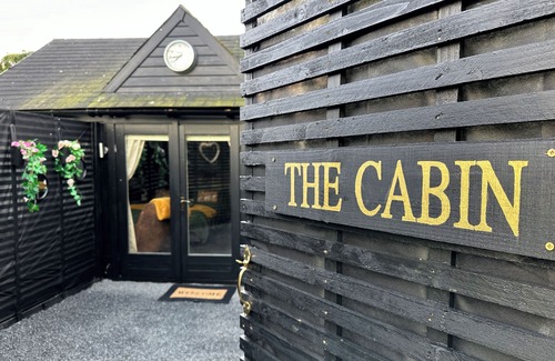 Little Hallingbury Cabin | Luxury Cabin Perfect for Stansted Airport and Short Stays in the Country Side