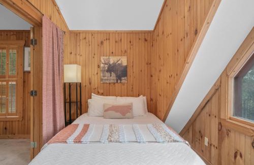 Vein Mountain House | Luxury Cabin 45 Min to Asheville Hot Tub & Fire pit