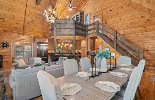 Morganton Cabin | Luxury Cabin by the Lake in the Mountains of GA - Now with High-Speed STARLINK!
