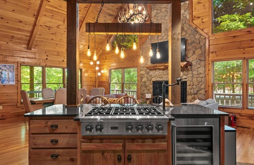 Morganton Cabin | Luxury Cabin by the Lake in the Mountains of GA - Now with High-Speed STARLINK!