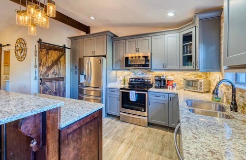 Whiteside House | Luxury Cabin | Hot Tub | Gas Grill | Views