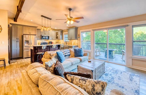 Whiteside House | Luxury Cabin | Hot Tub | Gas Grill | Views