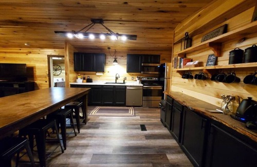 Wellington Cabin | Luxury Cabin: Hot Tub, Bunk/Gameroom @CaveRunLake
