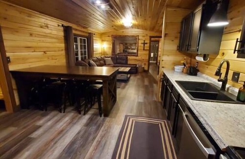 Wellington Cabin | Luxury Cabin: Hot Tub, Bunk/Gameroom @CaveRunLake
