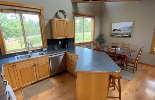 Cle Elum House | Luxury Cabin in Recreation Paradise! Close to everything: Nature, Food, Suncadia