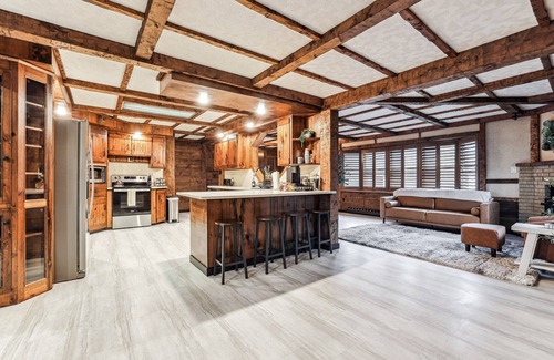 Aquashicola Cabin | Luxury-Cabin Mount View-Gym/Game Room/Fireplace