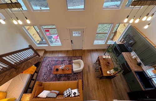 Leasburg Cabin | Luxury Cabin on 9 acres/Sleeps 6 with Hot Tub