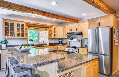 Naches Cabin | Luxury Cabin on Naches River, Near Mount Rainier!