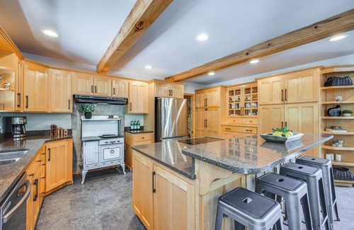 Naches Cabin | Luxury Cabin on Naches River, Near Mount Rainier!