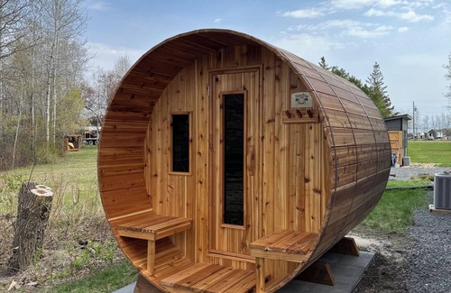 Lac du Bonnet Cabin | Luxury Cabin on the creek, with sauna, in Lac Du Bonnet, Manitoba (sleeps 8)