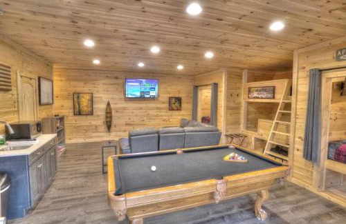 Helen House | Luxury Cabin Sleeps 8 with creekside fire pit near Helen GA