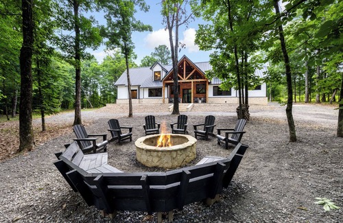 Broken Bow Cabin | Luxury Cabin | Sleeps 16 | Hot Tub+Outdoor Living