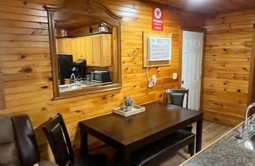 Perkinston Cabin | Luxury Cabin