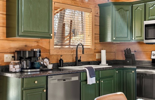 Branson Cedars Cabin | Luxury Cabin Vibes Walk to Thunder Ridge