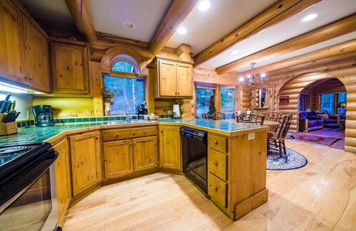 Estes Park Cabin | Luxury cabin w/river, hot tub, borders Natl Park