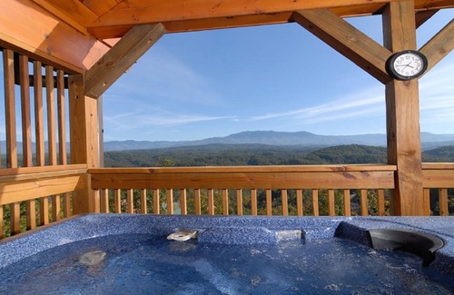 Gatlinburg - Pigeon Forge Cabin | 'Luxury Cabin with Unforgettable Views'- Starr Crest Resort