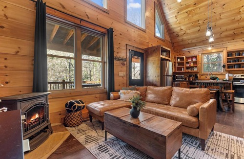 Cashiers Cabin | Luxury Cabins Hot Tub, Trails, 2 Ponds & Waterfall