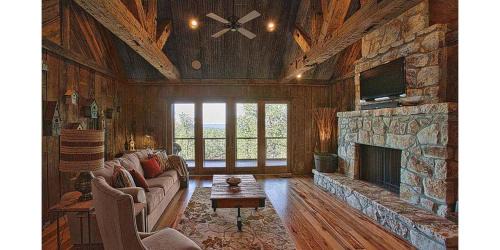 Wimberley House | Luxury Cabins @Stony Ridge-Emerald