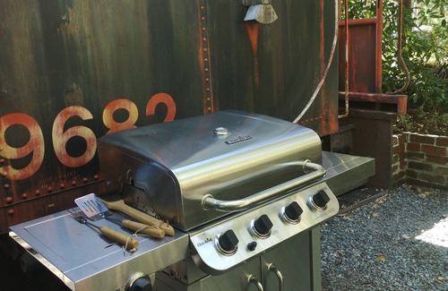 Agassiz Cabin | Luxury Caboose in Rhododendron Forest