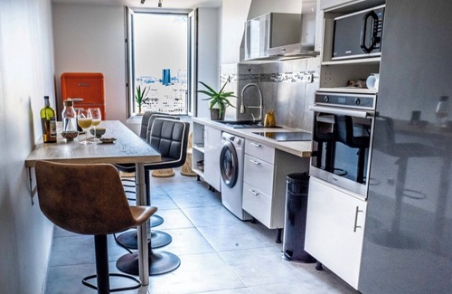 Saint-Victor Apartment | Luxury, calm and pleasure with panoramic view of the Old Port