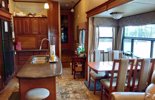 Micanopy House | Luxury camping on horse farm in Reddick