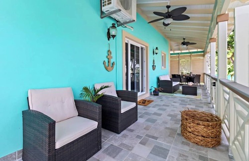 Nassau Cottage | "Luxury Canal-Front Retreat in the Bahamas: Your Dream Getaway Awaits!"