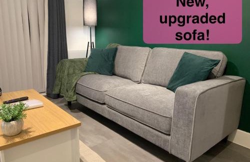 Hemel Hempstead Apartment | Luxury Canal-side Apartment, Hemel Hempstead, Free parking, Perfect for Contractors