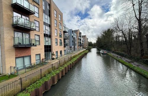 Hemel Hempstead Apartment | Luxury Canal-side Apartment, Hemel Hempstead, Free parking, Perfect for Contractors