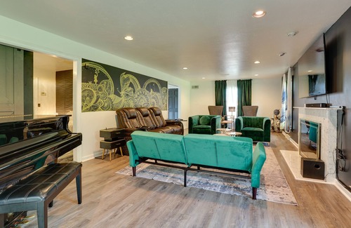 Canfield House | Luxury Canfield Getaway w/ Theater & Tennis Court!