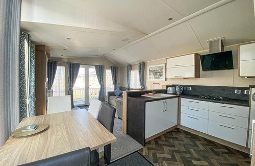 Swalecliffe House | Luxury caravan at Seaview Holiday Park in Kent ref 47034PB