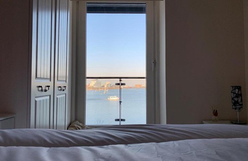 Grangetown Apartment | Luxury Cardiff Bay Flat - Free Parking