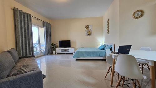 Bab Al Bahr Apartment | Luxury casino & beach studio