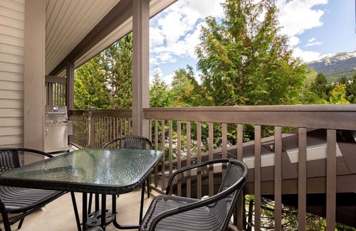 Whistler Cay Estates House | Luxury Central 2BR - HT, Pool, A/C, Bike Storage