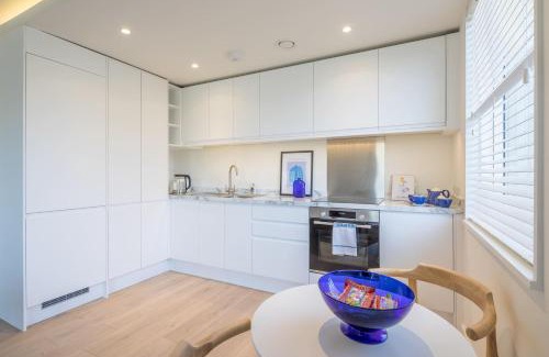 Cambridge City Centre Apartment | Luxury Central Apt - Riverside Views & Parking