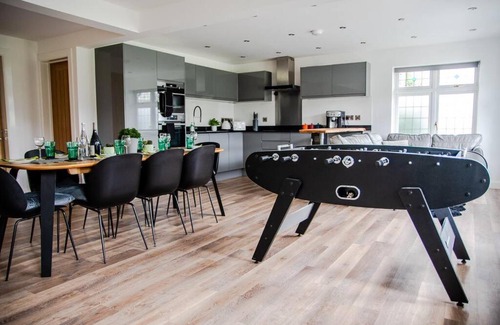 Bournemouth City Centre House | Luxury Central Bmth House with Hot Tub. Stunning!