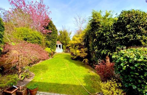 Trafford House | Luxury Central Hale living