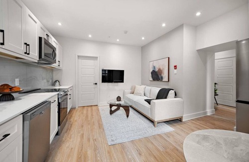 Old Montreal Apartment | Luxury Central Old Port MTL Apt - Notre-Dame