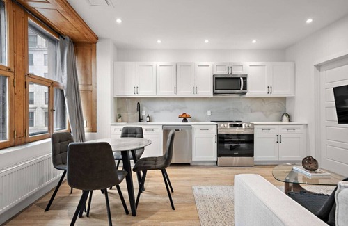 Old Montreal Apartment | Luxury Central Old Port MTL Apt - Notre-Dame