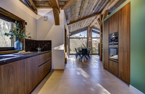 Le Lavancher Ski Chalet | Luxury Chalet with Stunning Views in Quiet Hamlet