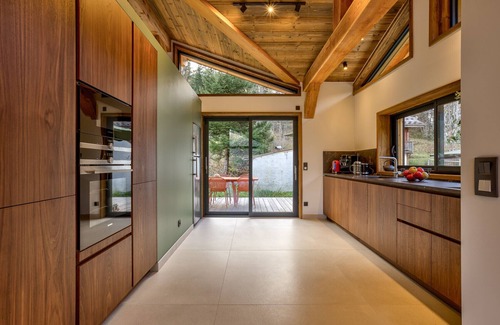 Le Lavancher Ski Chalet | Luxury Chalet with Stunning Views in Quiet Hamlet