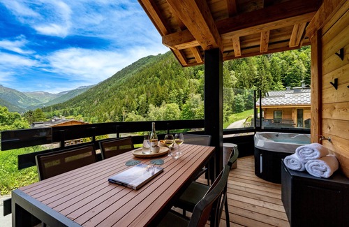 Le Lavancher Ski Chalet | Luxury Chalet in Hamlet with Beautiful Views