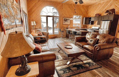 River Valley Cabin | Luxury Chalet: Dual Suites on Private Lake Obabika