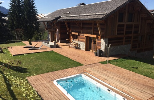 Les Carroz-d'Araches Ski Chalet | Luxury Chalet with Large Jacuzzi - Close to the Village - Family-friendly