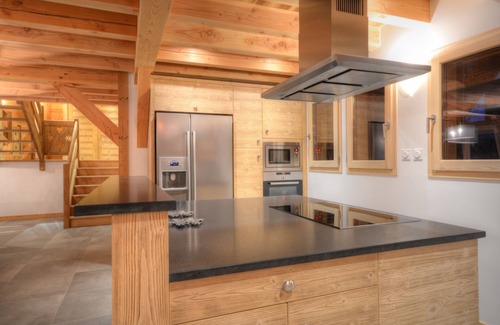 Les Carroz-d'Araches Ski Chalet | Luxury chalet in Les Carroz d’Arâches, sauna, billiards, 8 showers, 8 bedrooms