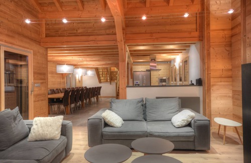 Les Carroz-d'Araches Ski Chalet | Luxury chalet in Les Carroz d’Arâches, sauna, billiards, 8 showers, 8 bedrooms