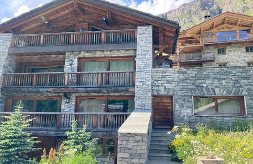Le Fornet Ski Chalet | Luxury Chalet Near Ski Lifts with Wellness Area, Terrace, and Catering in Val-d'Isère