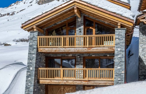 Le Fornet Ski Chalet | Luxury chalet with pool, sauna, hammam, cinema, and game room